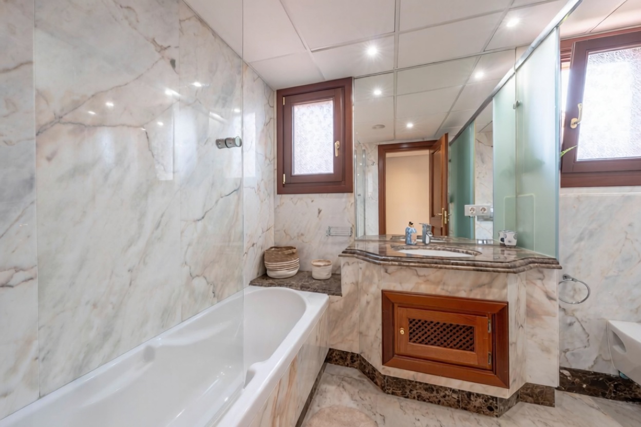 Wohnung in erste Strandlinie in Estepona — Bad