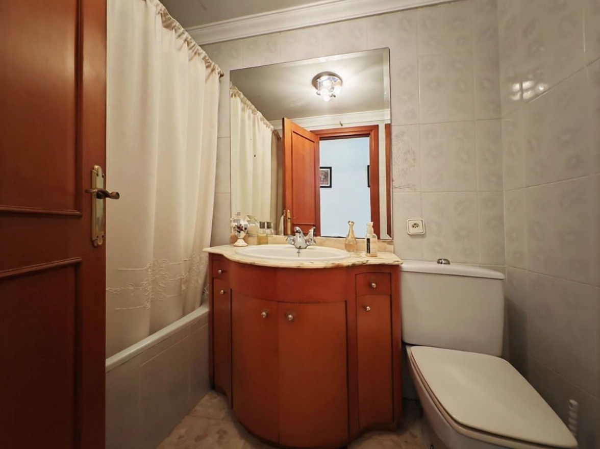 Casa con acceso directo a playa en Estepona — Baño
