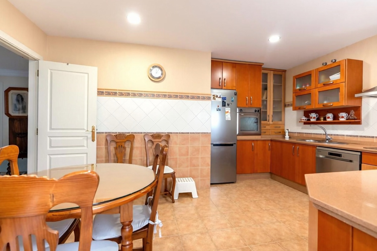 Beachfront flat in Estepona — Kitchen