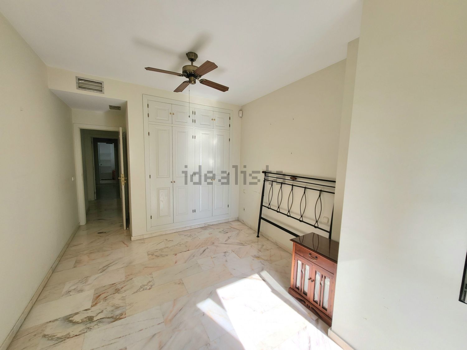 Apartamento em primeira linha de praia em Estepona — Quarto
