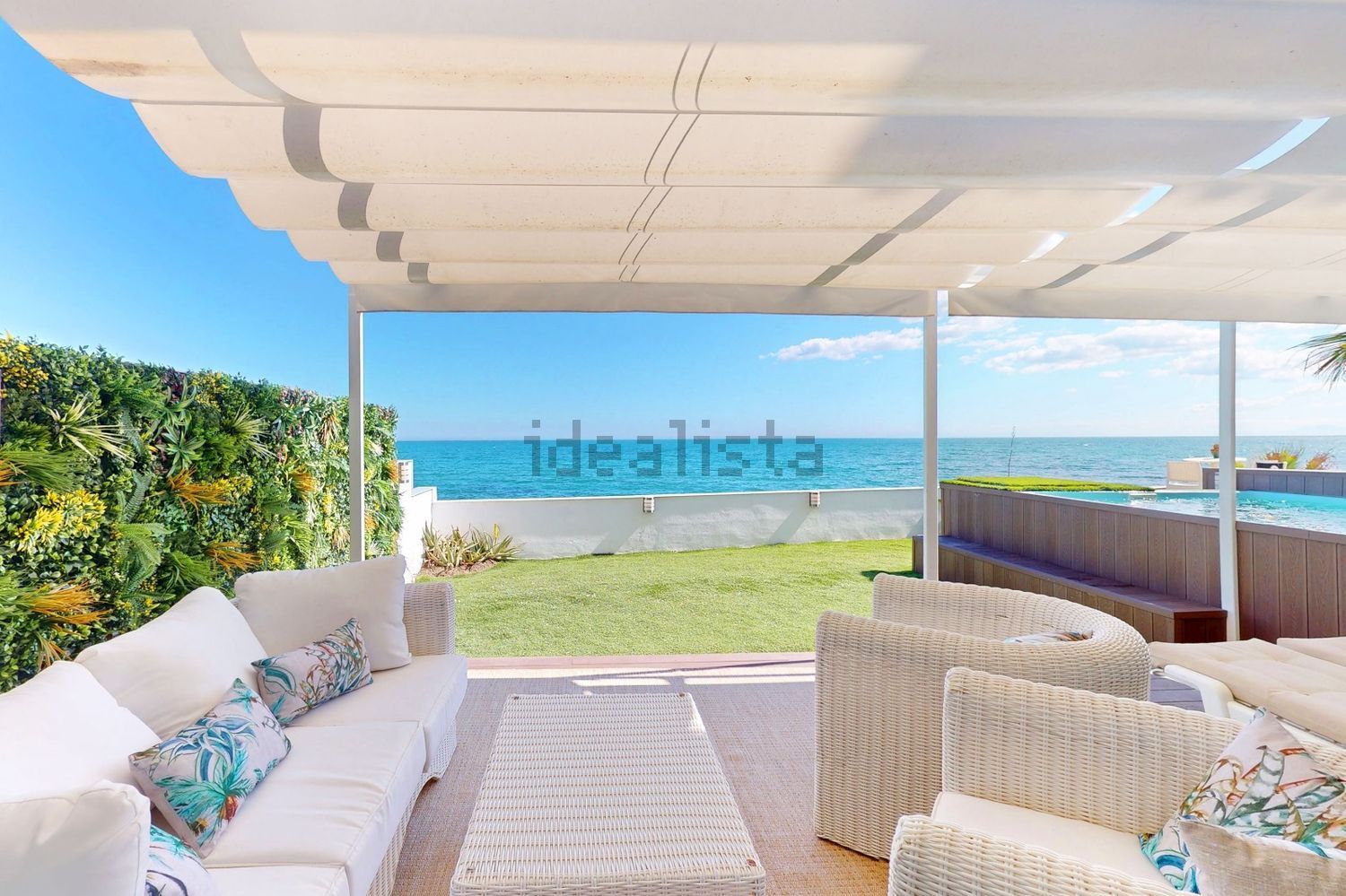 Duplex in erste Strandlinie in Estepona