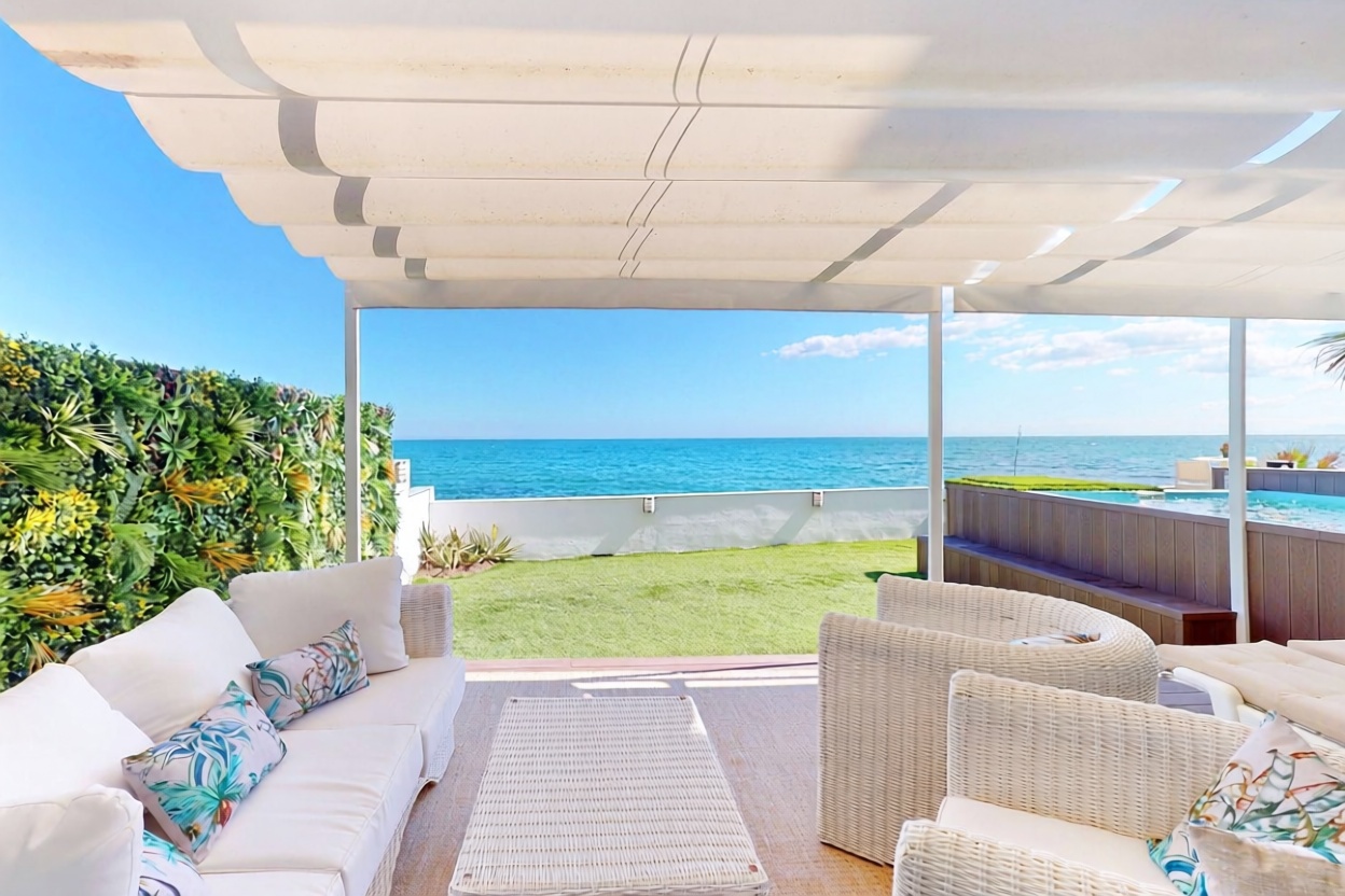 Duplex en première ligne de plage à Estepona