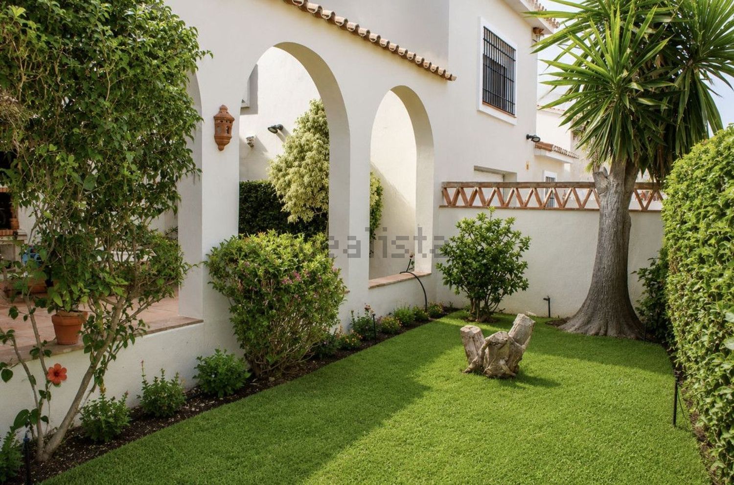 Chalet avec accès direct à la plage à Estepona — Jardin
