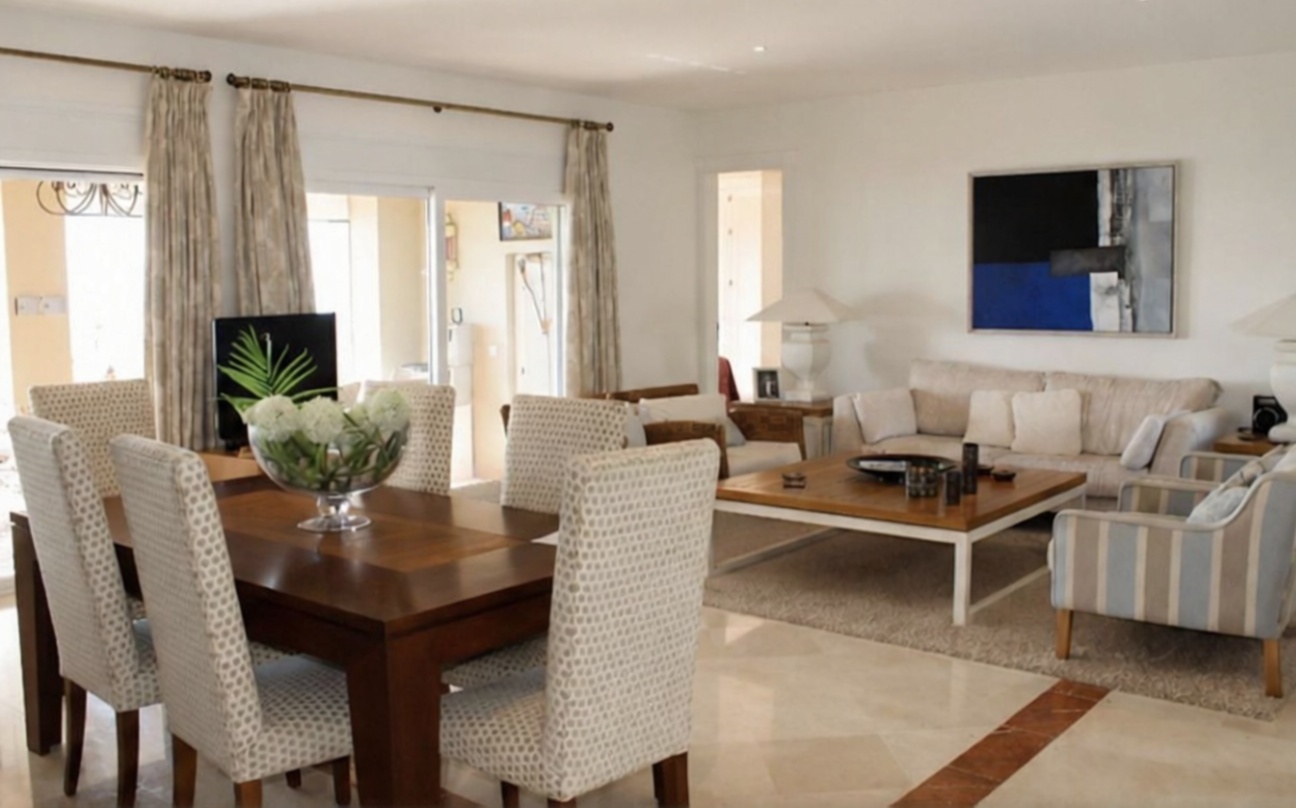 Chalet con acceso directo a playa en Estepona — Salón