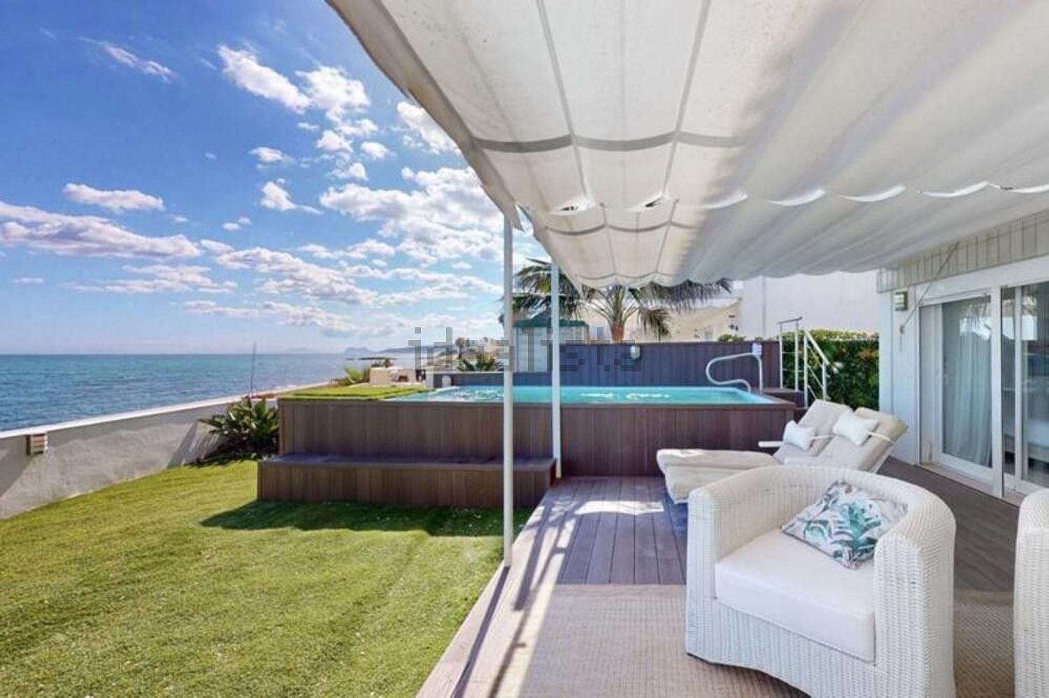 Duplex in erste Strandlinie in Estepona — Meerterrasse