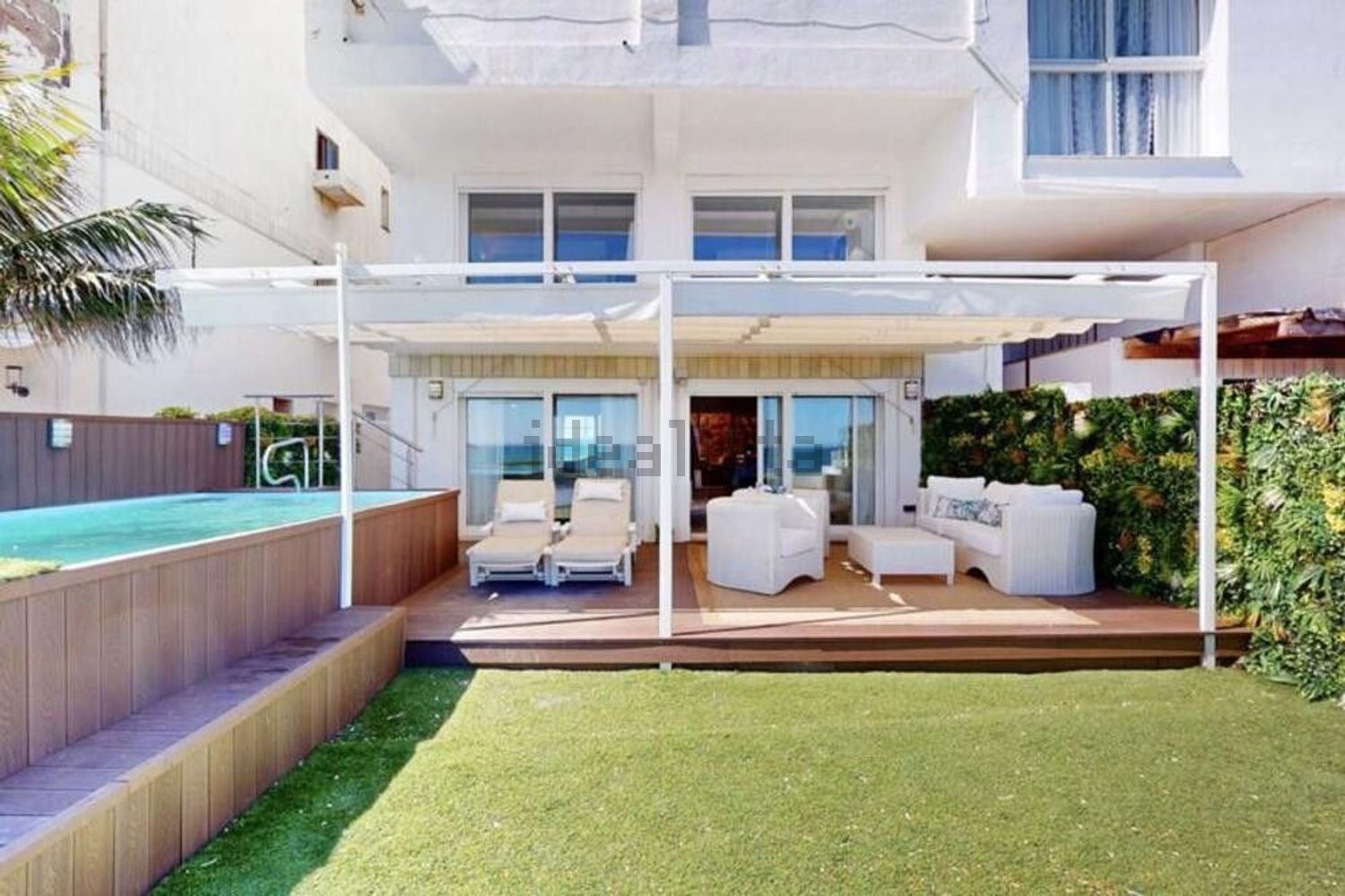 Duplex in erste Strandlinie in Estepona — Wohnzimmer