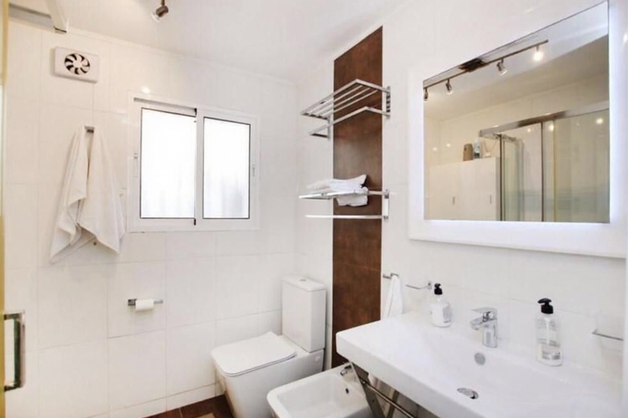Beachfront duplex in Estepona — Bathroom