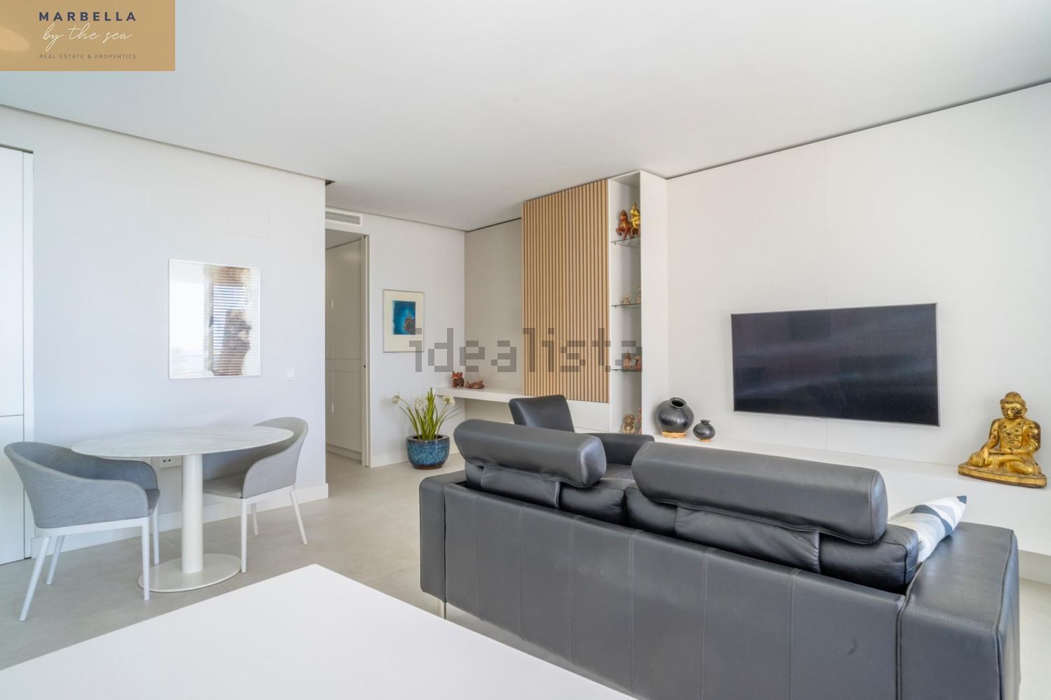 Apartamento em primeira linha de praia em Estepona — Sala