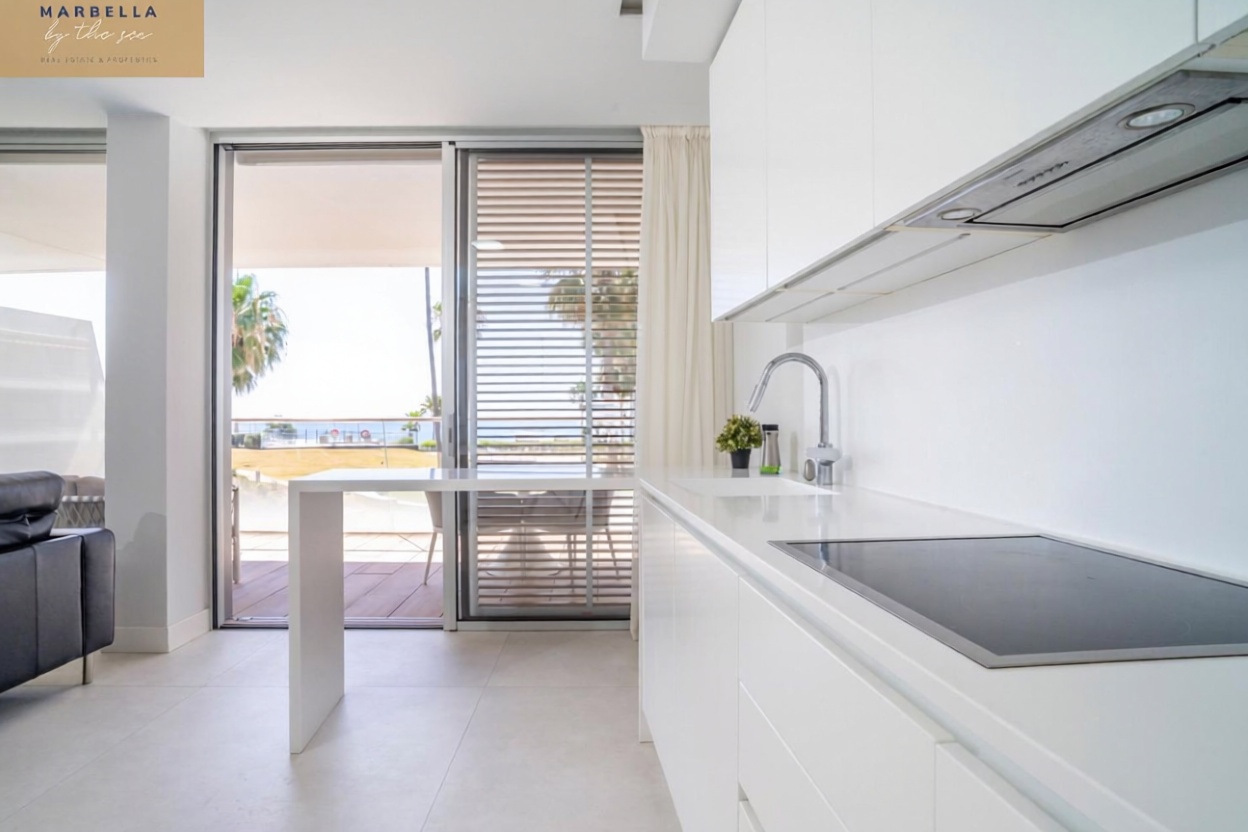 Beachfront flat in Estepona — Bedroom