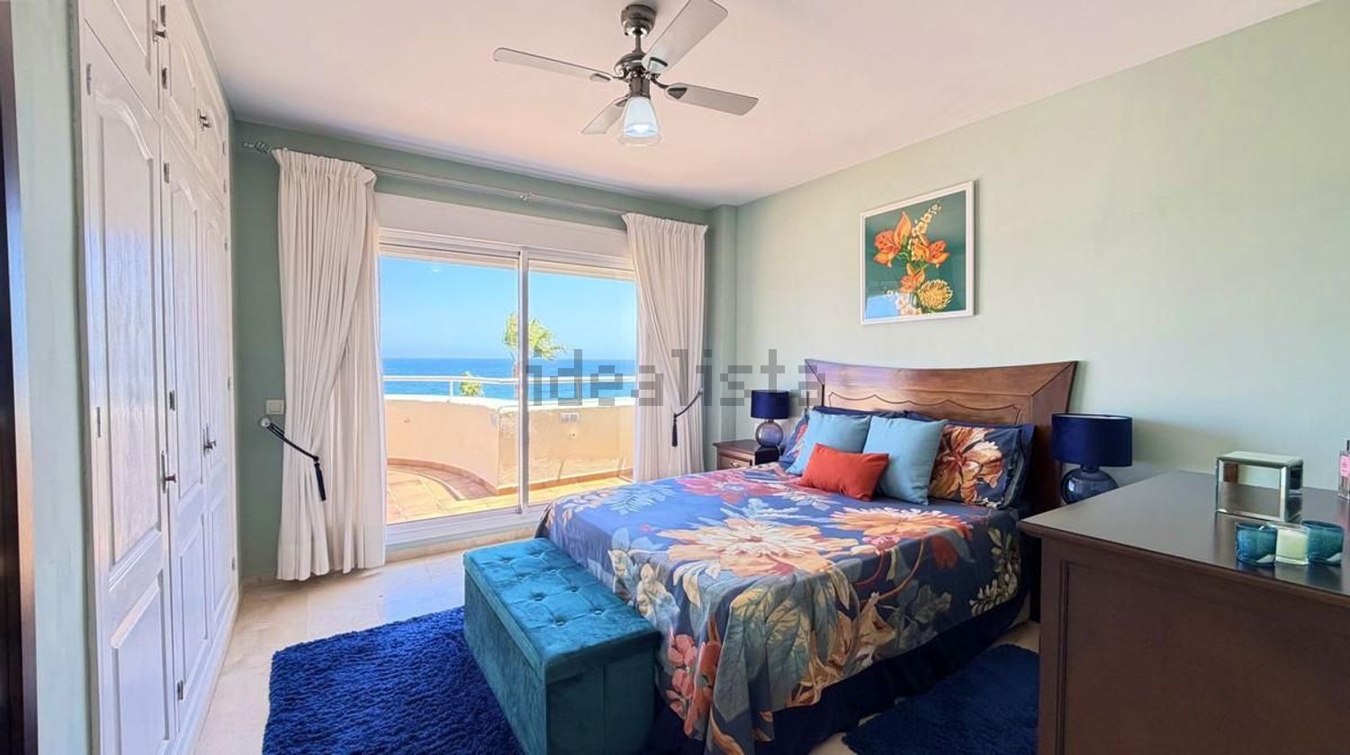 Seafront attic in Estepona — Bedroom