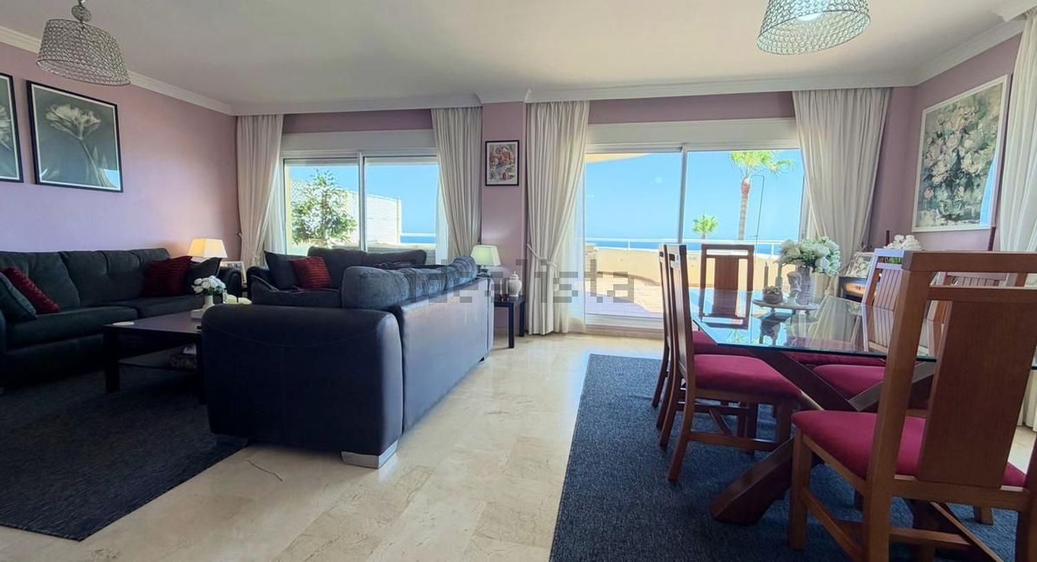 Seafront attic in Estepona — Living room