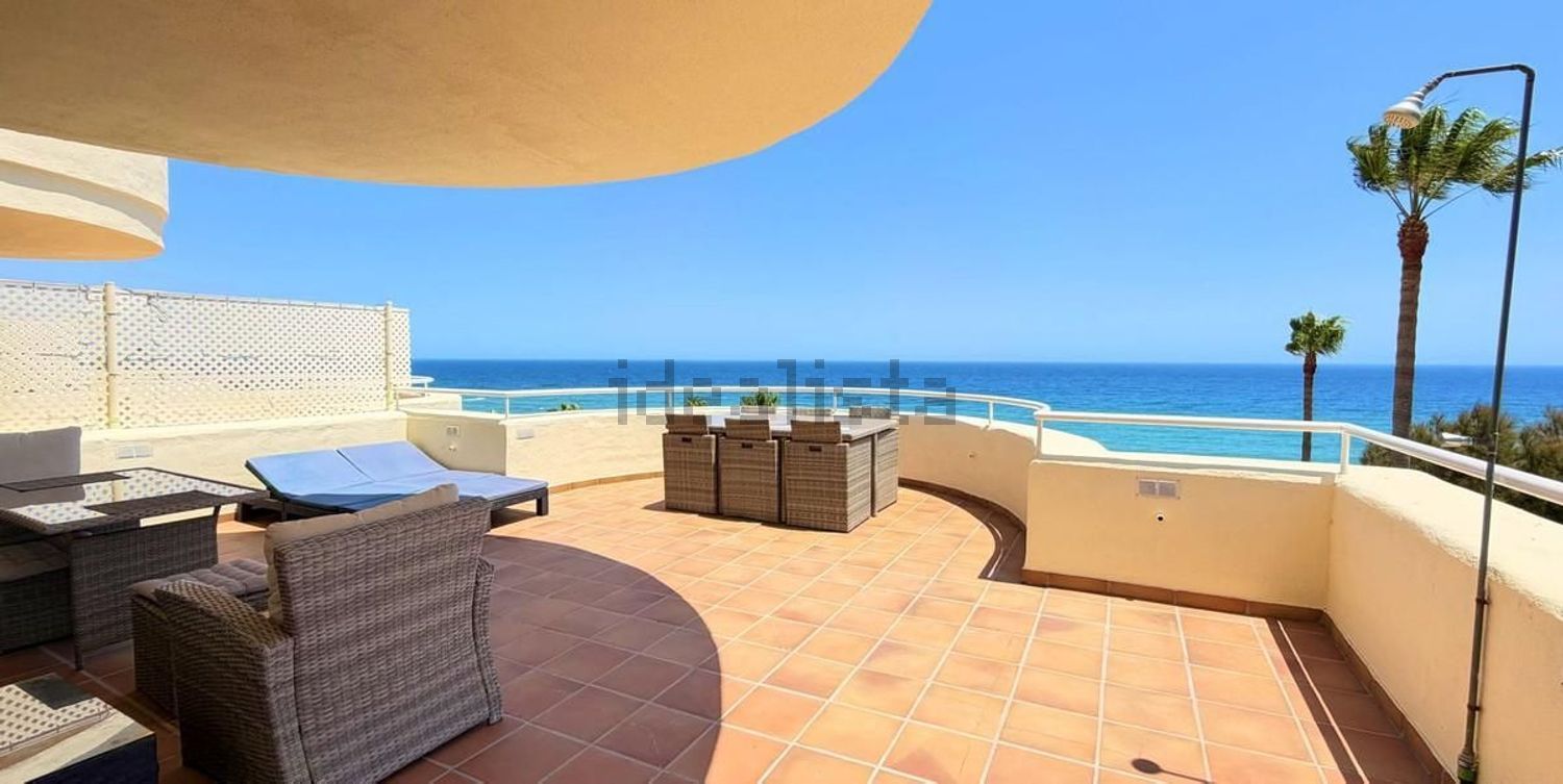 Ático em primeira linha de mar em Estepona