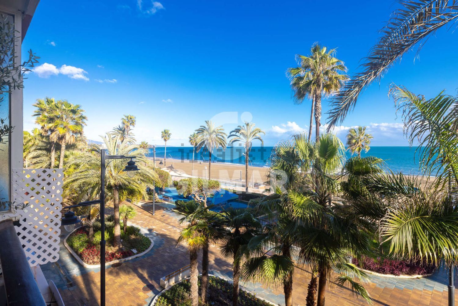 Appartement en première ligne de plage à Estepona — Vue mer