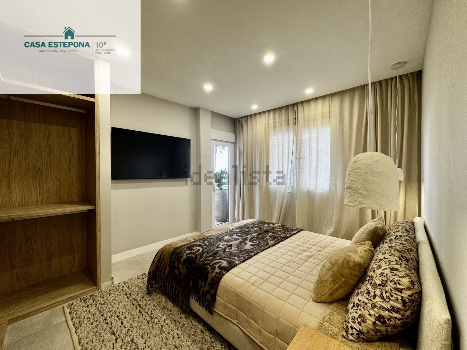 Beachfront flat in Estepona — Bedroom