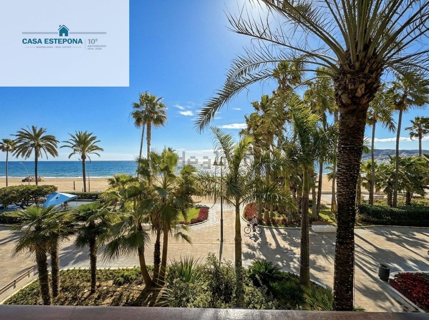 Beachfront flat in Estepona — Sea view