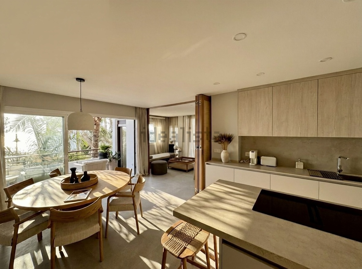 Beachfront flat in Estepona — Kitchen