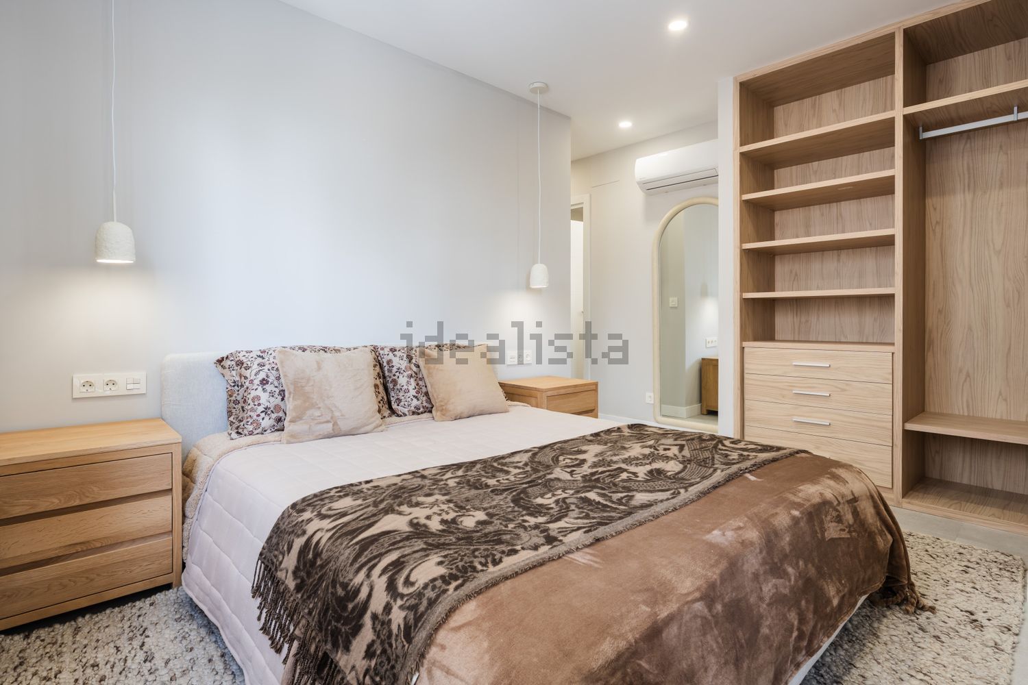 Beachfront flat in Estepona — Bedroom