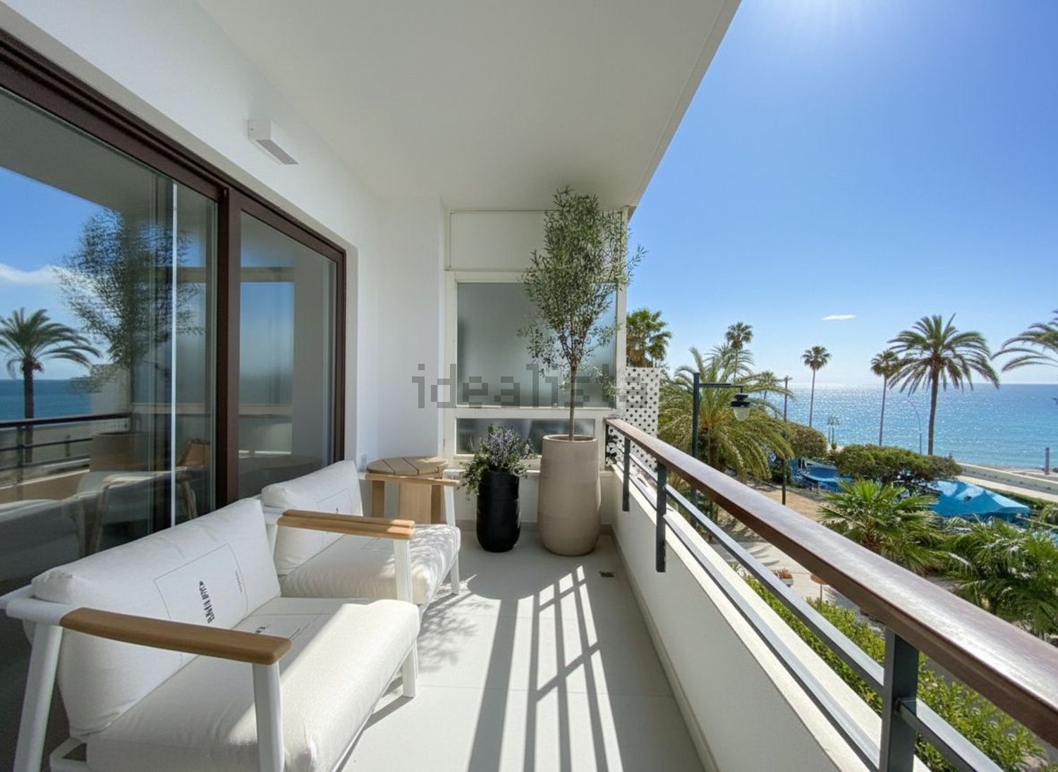 Apartamento em primeira linha de praia em Estepona