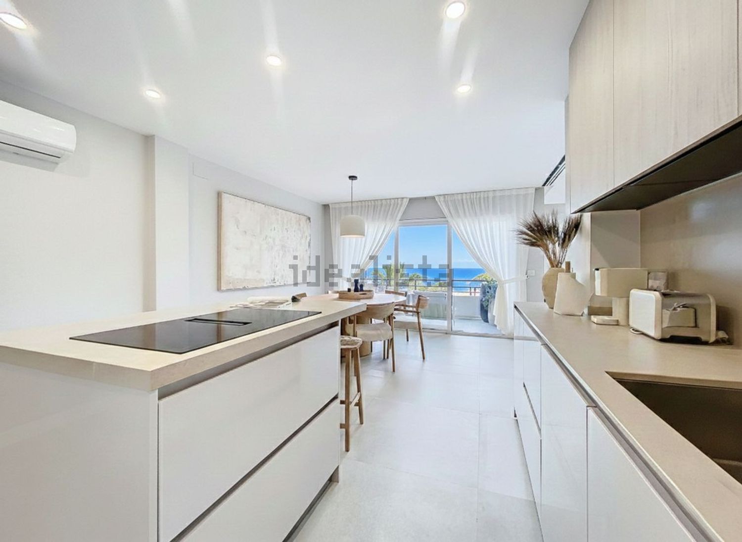 Beachfront flat in Estepona — Kitchen