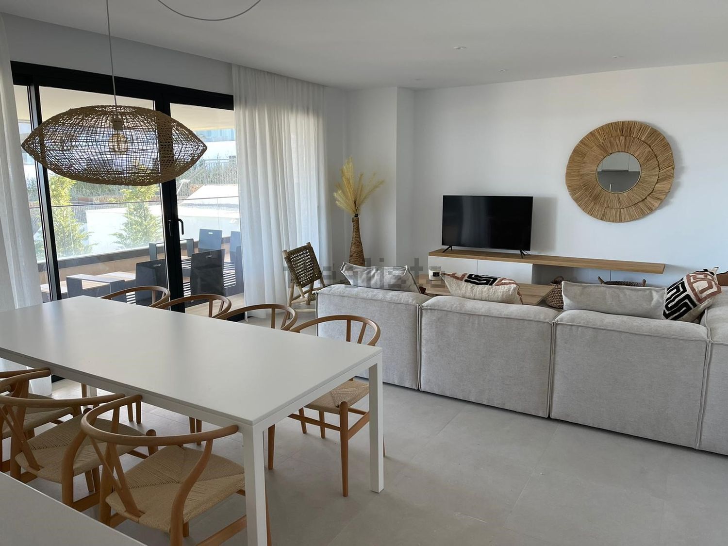 Appartement en première ligne de plage à Estepona — Séjour