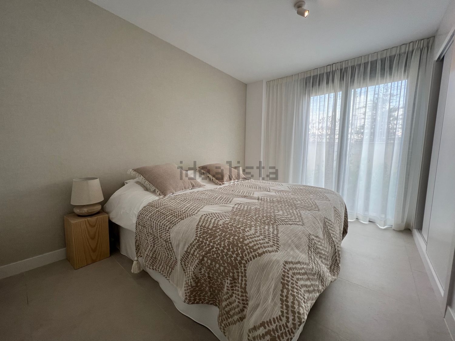 Appartement en première ligne de plage à Estepona — Chambre