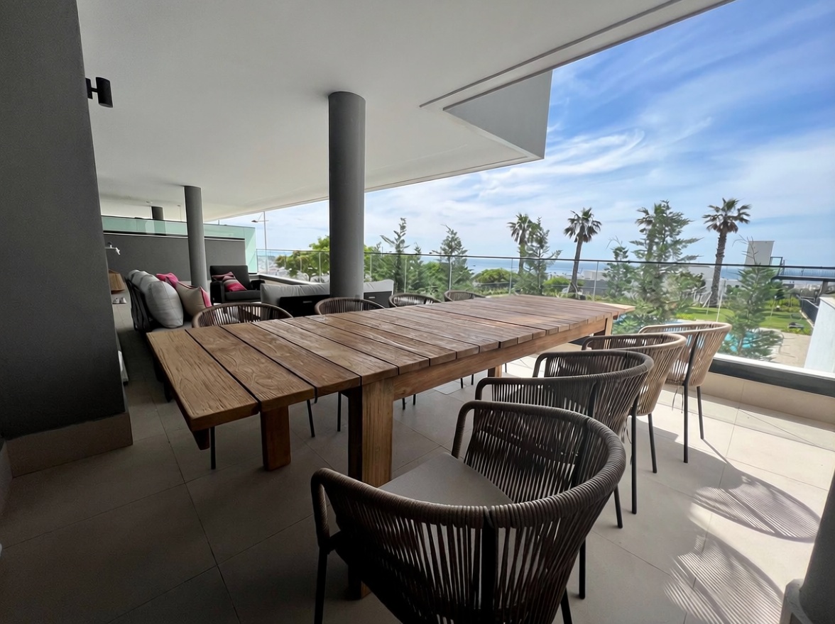 Beachfront flat in Estepona — Sea terrace
