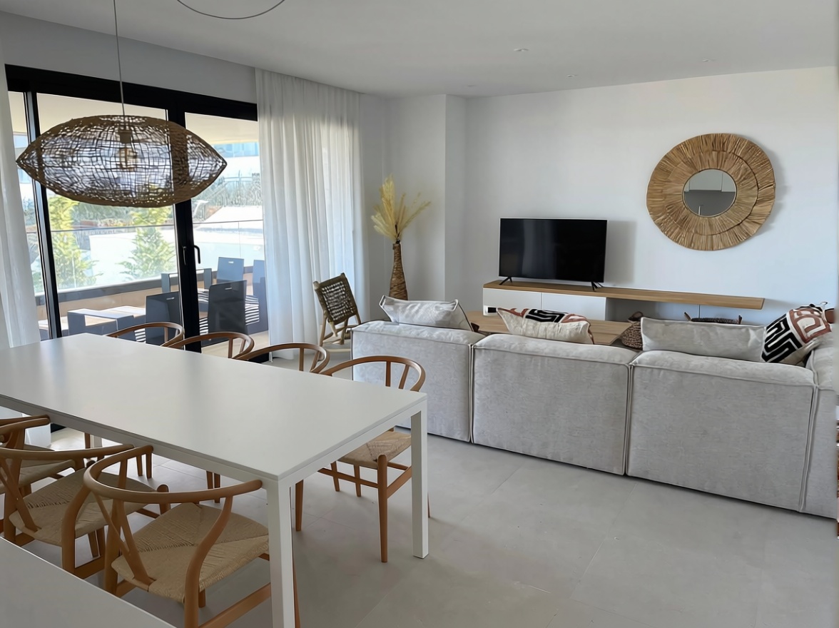 Beachfront flat in Estepona — Living room