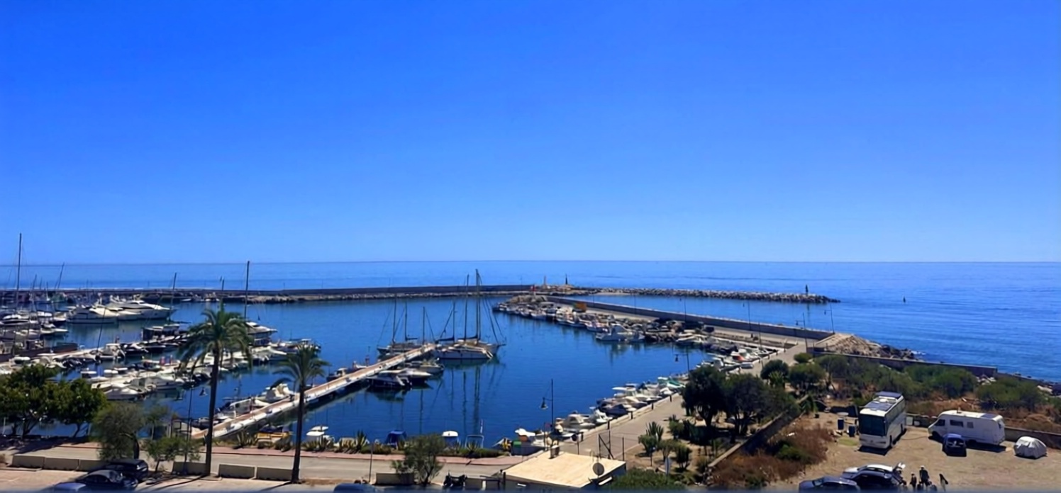 Chalet con acceso directo a playa en Estepona — Vista mar