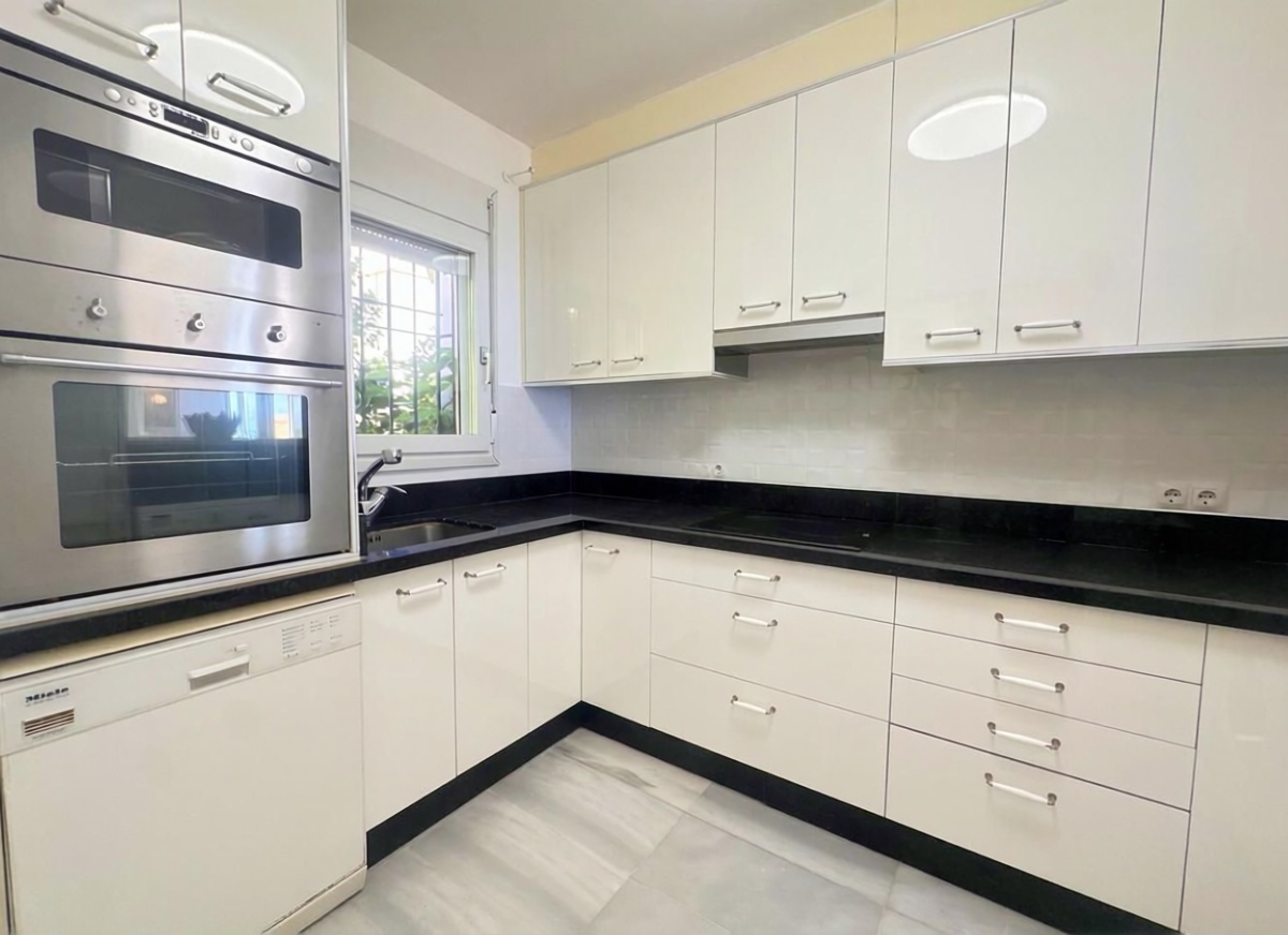 Chalet con acceso directo a playa en Estepona — Cocina