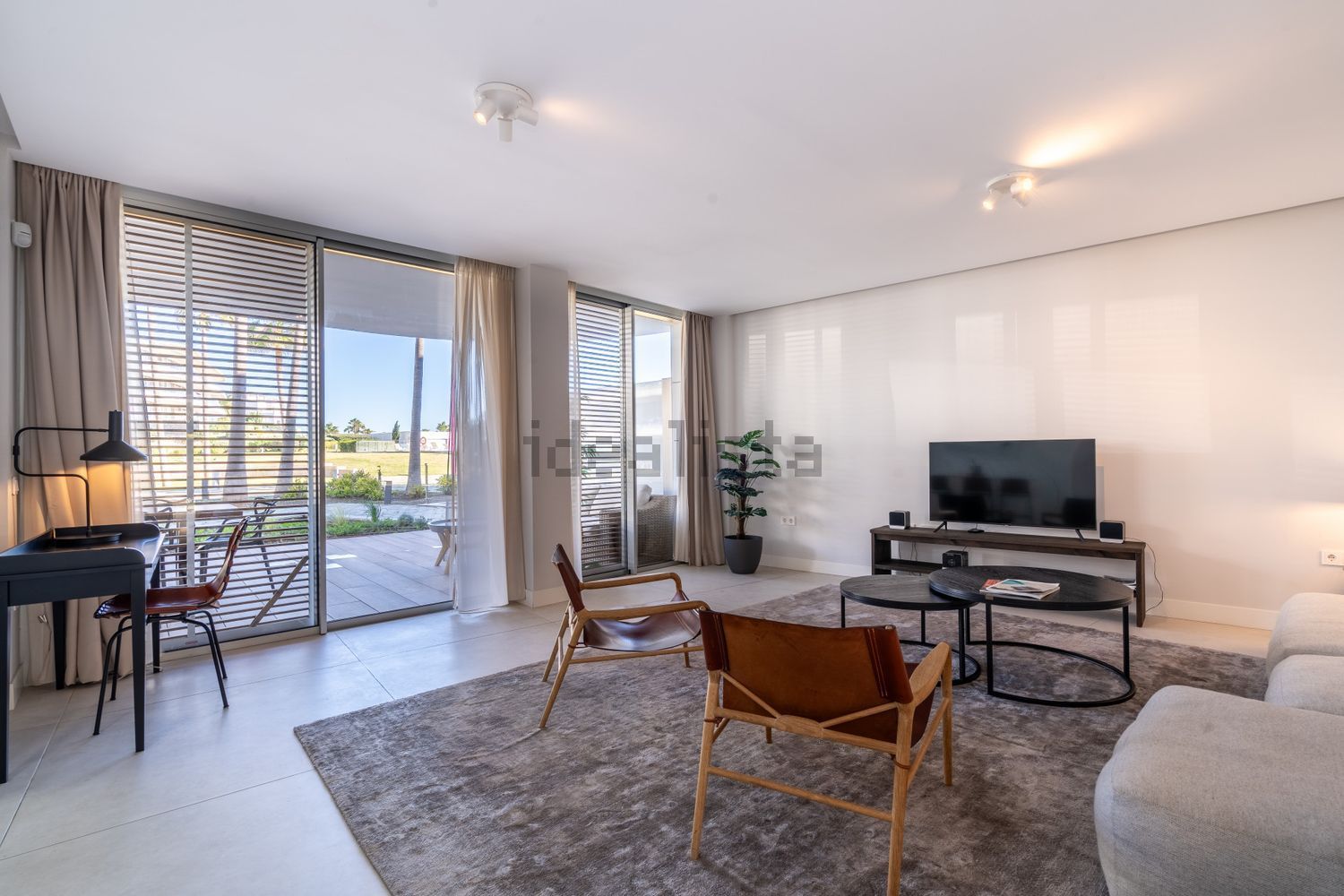 Beachfront flat in Estepona — Bedroom