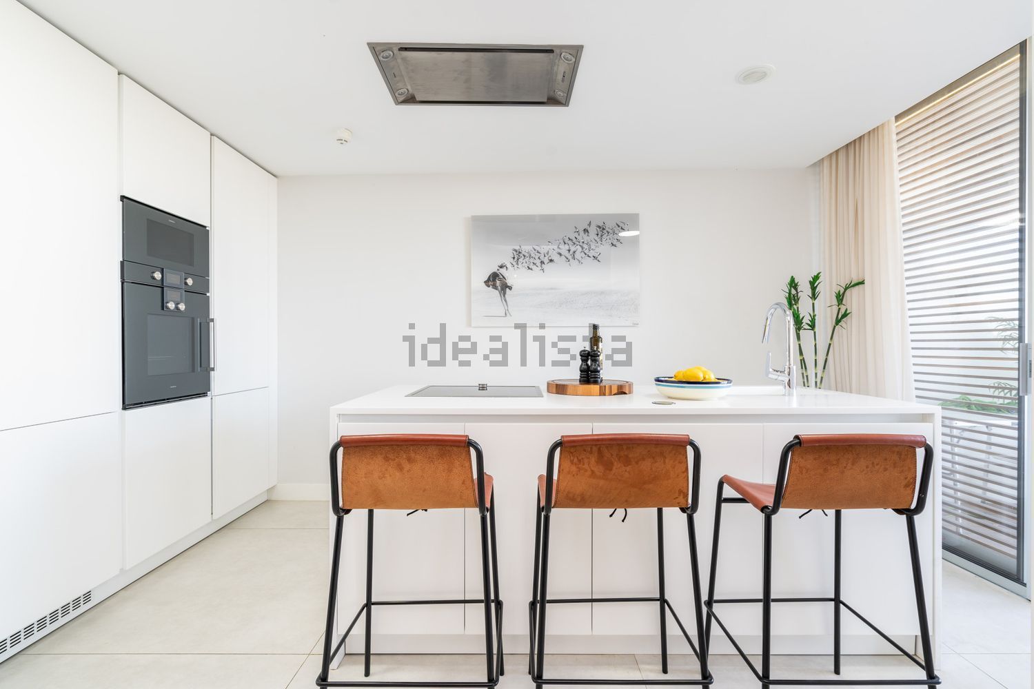 Beachfront flat in Estepona — Living room