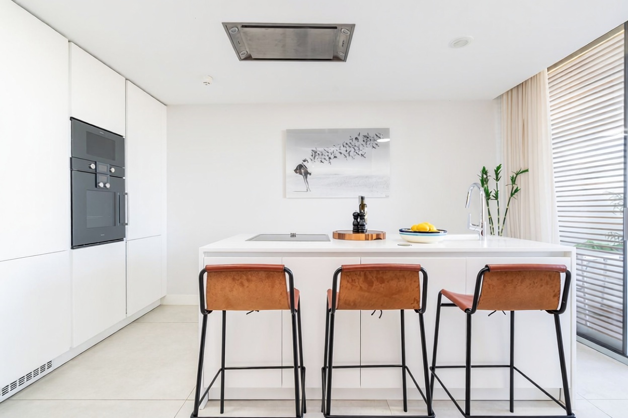 Apartamento em primeira linha de praia em Estepona — Sala