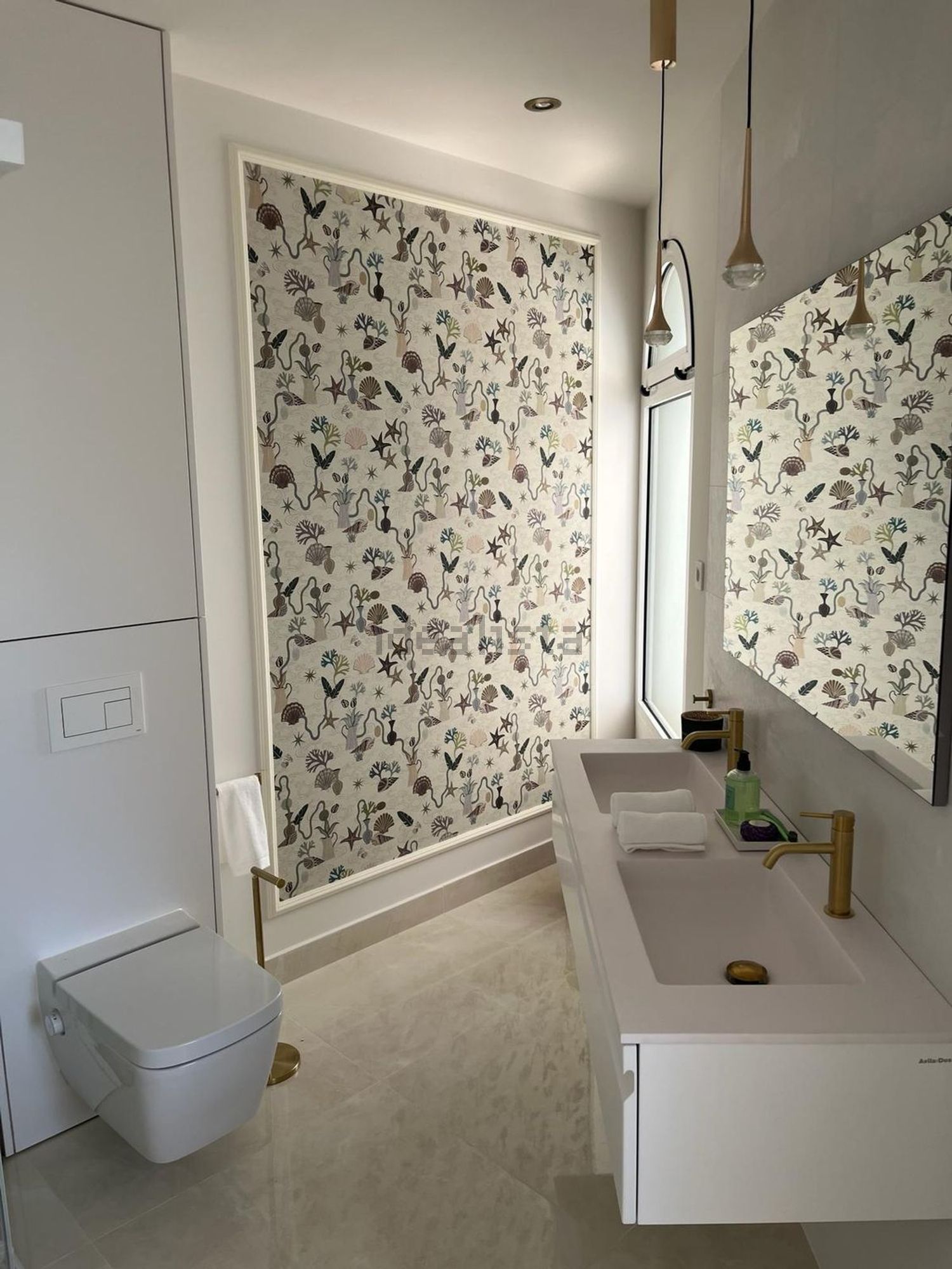 Beachfront flat in Estepona — Bathroom