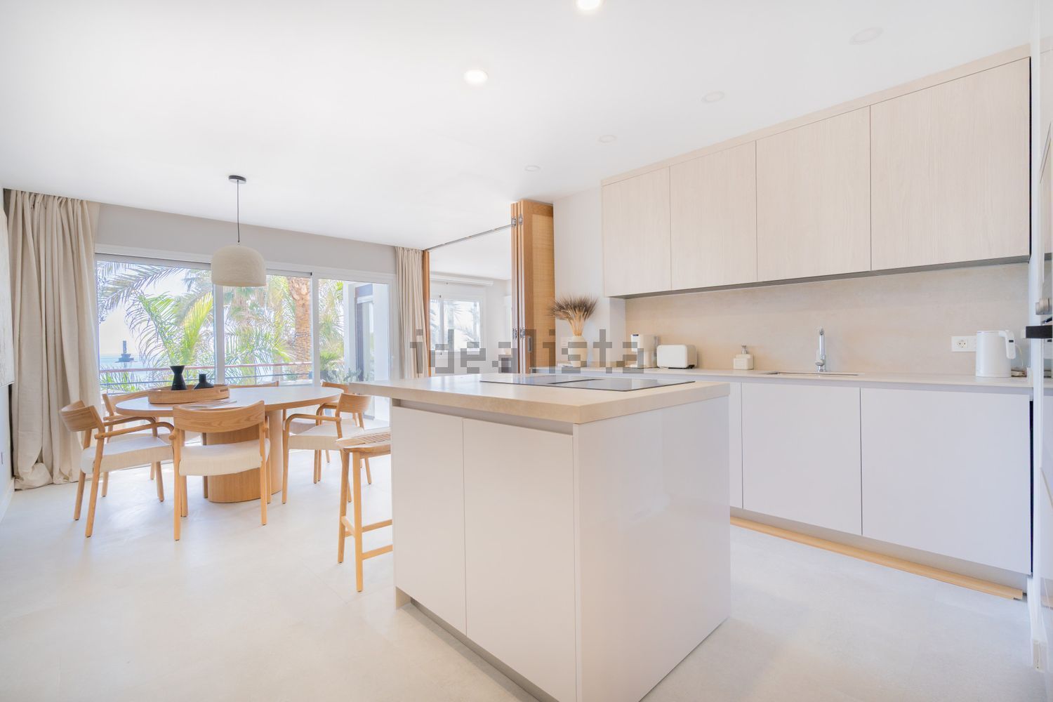 Beachfront flat in Estepona — Kitchen