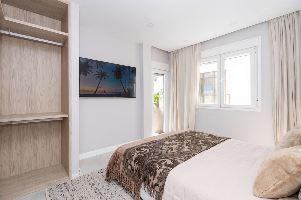 Beachfront flat in Estepona — Bedroom