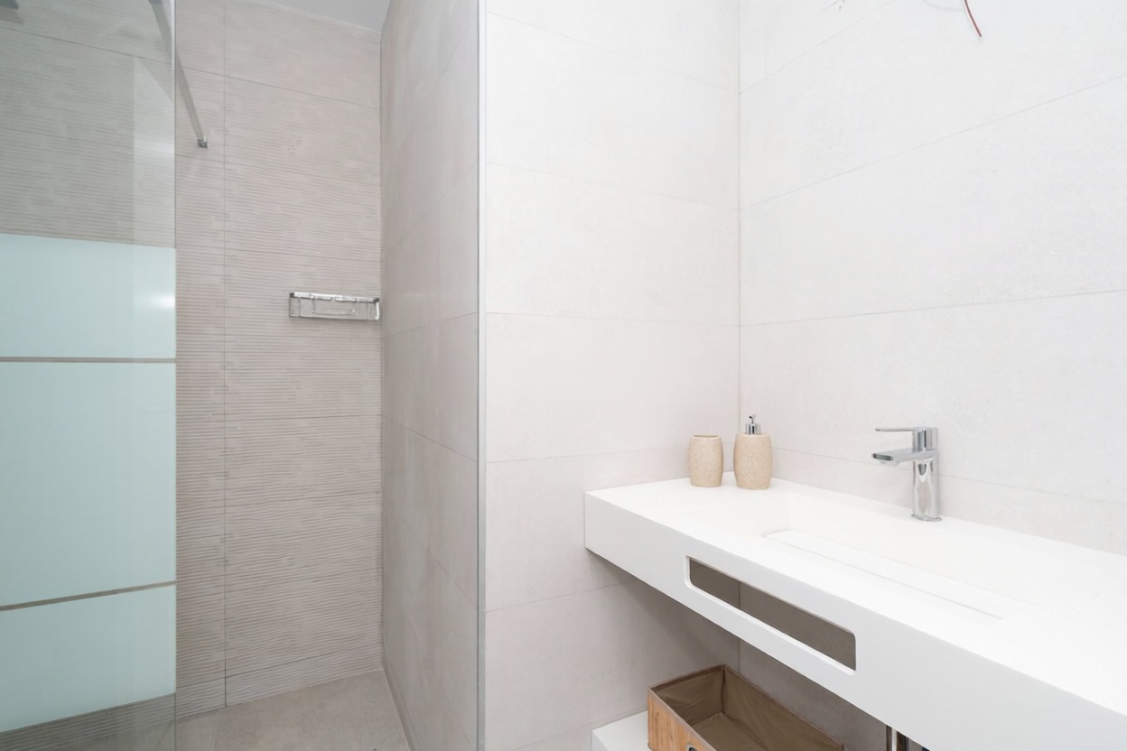 Beachfront flat in Estepona — Bathroom
