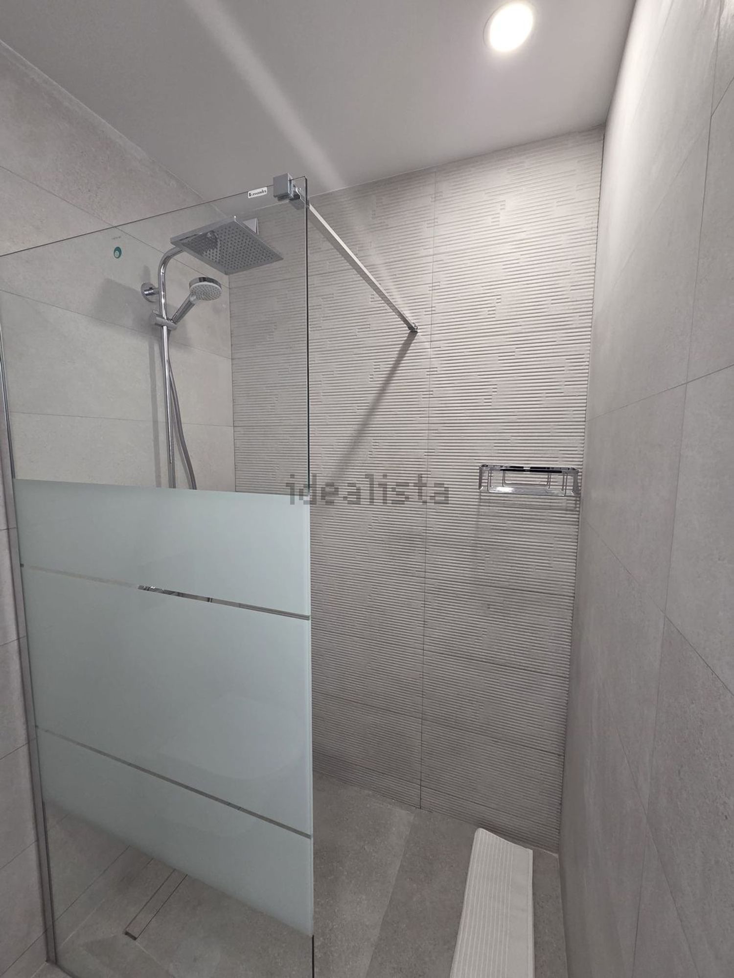 Beachfront flat in Estepona — Bathroom