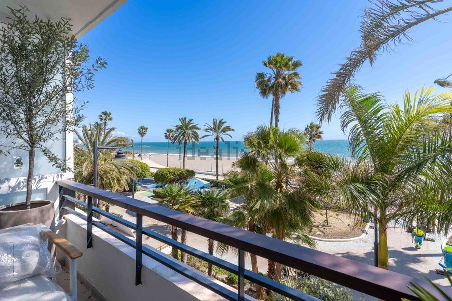 Apartamento em primeira linha de praia em Estepona