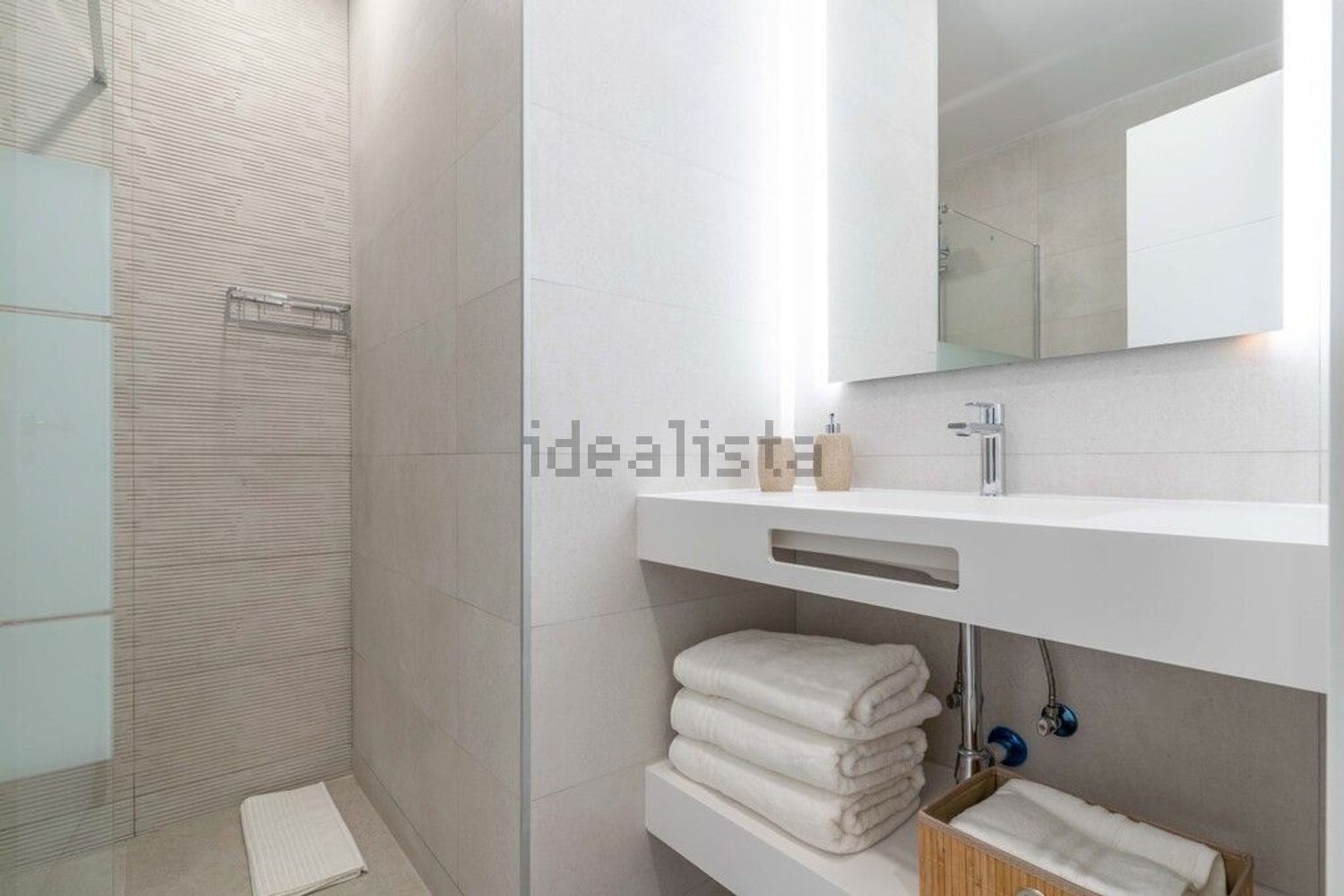 Beachfront flat in Estepona — Bedroom