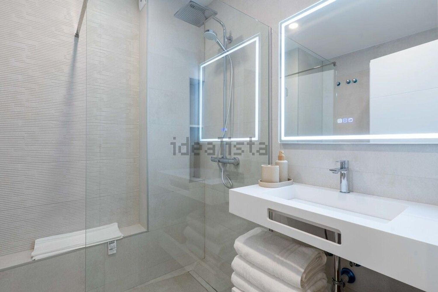 Beachfront flat in Estepona — Bathroom