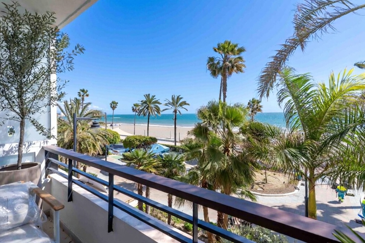 Appartement en première ligne de plage à Estepona
