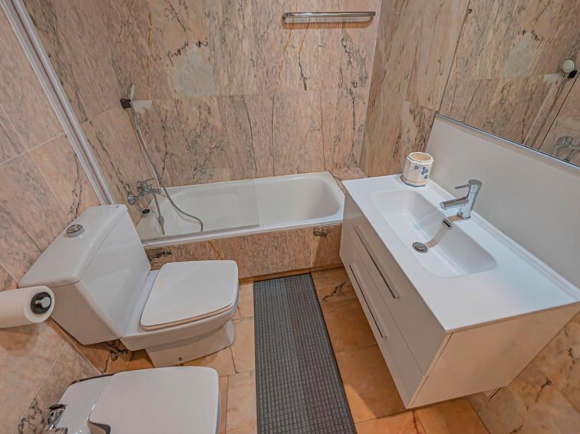 Beachfront flat in Estepona — Bathroom