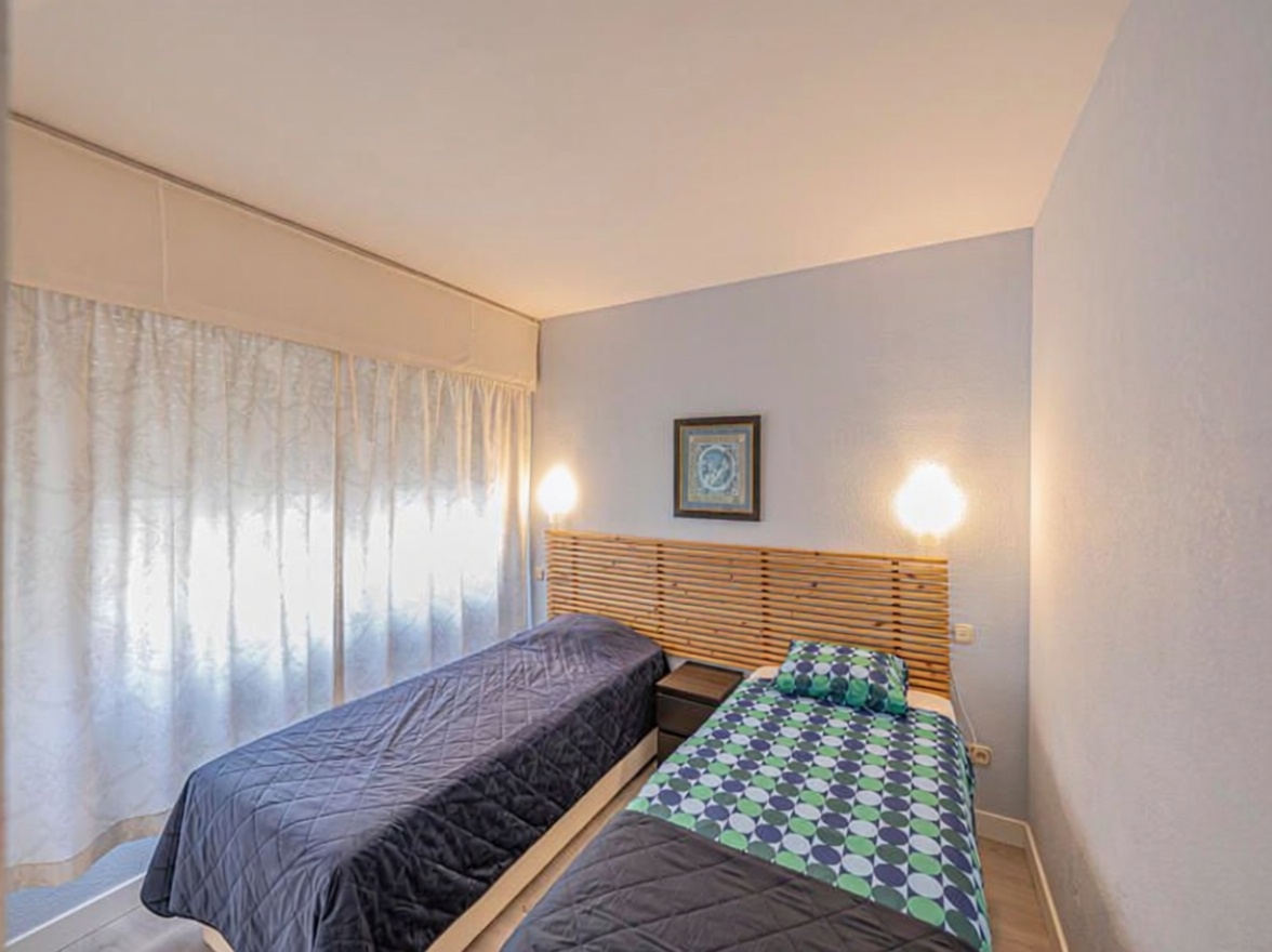 Beachfront flat in Estepona — Bedroom