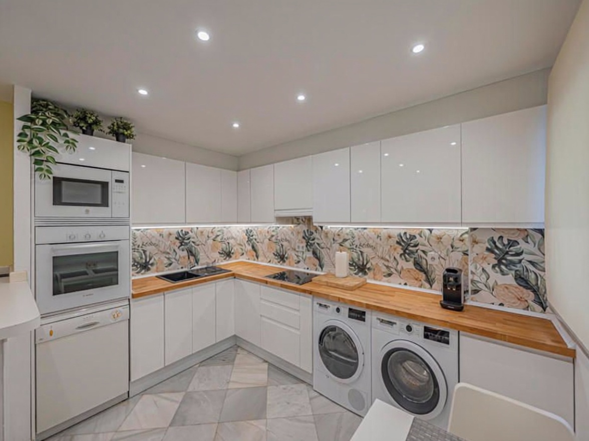 Beachfront flat in Estepona — Kitchen