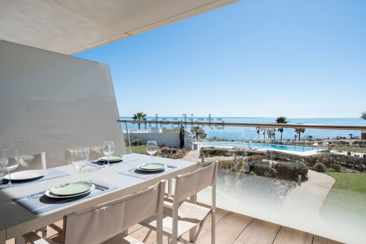 Квартира первая линия пляжа в Estepona