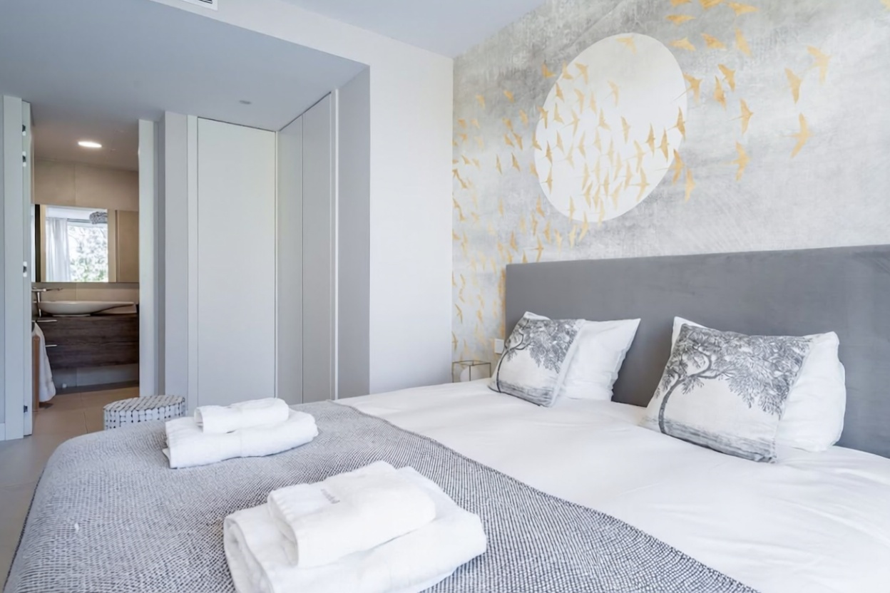 Piso en primera línea de playa en Estepona — Dormitorio