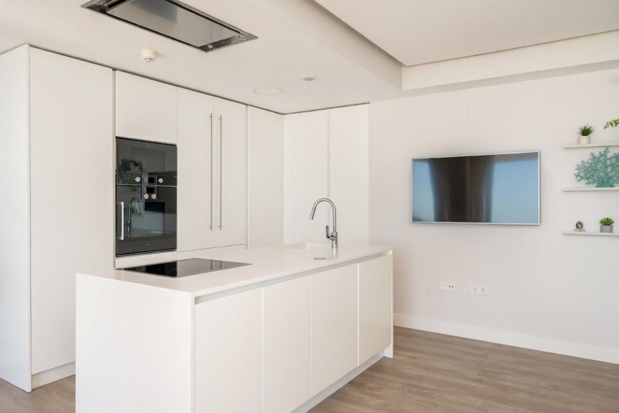 Piso en primera línea de playa en Estepona — Cocina
