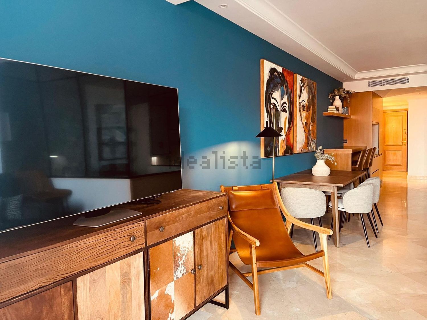 Beachfront flat in Estepona — Living room