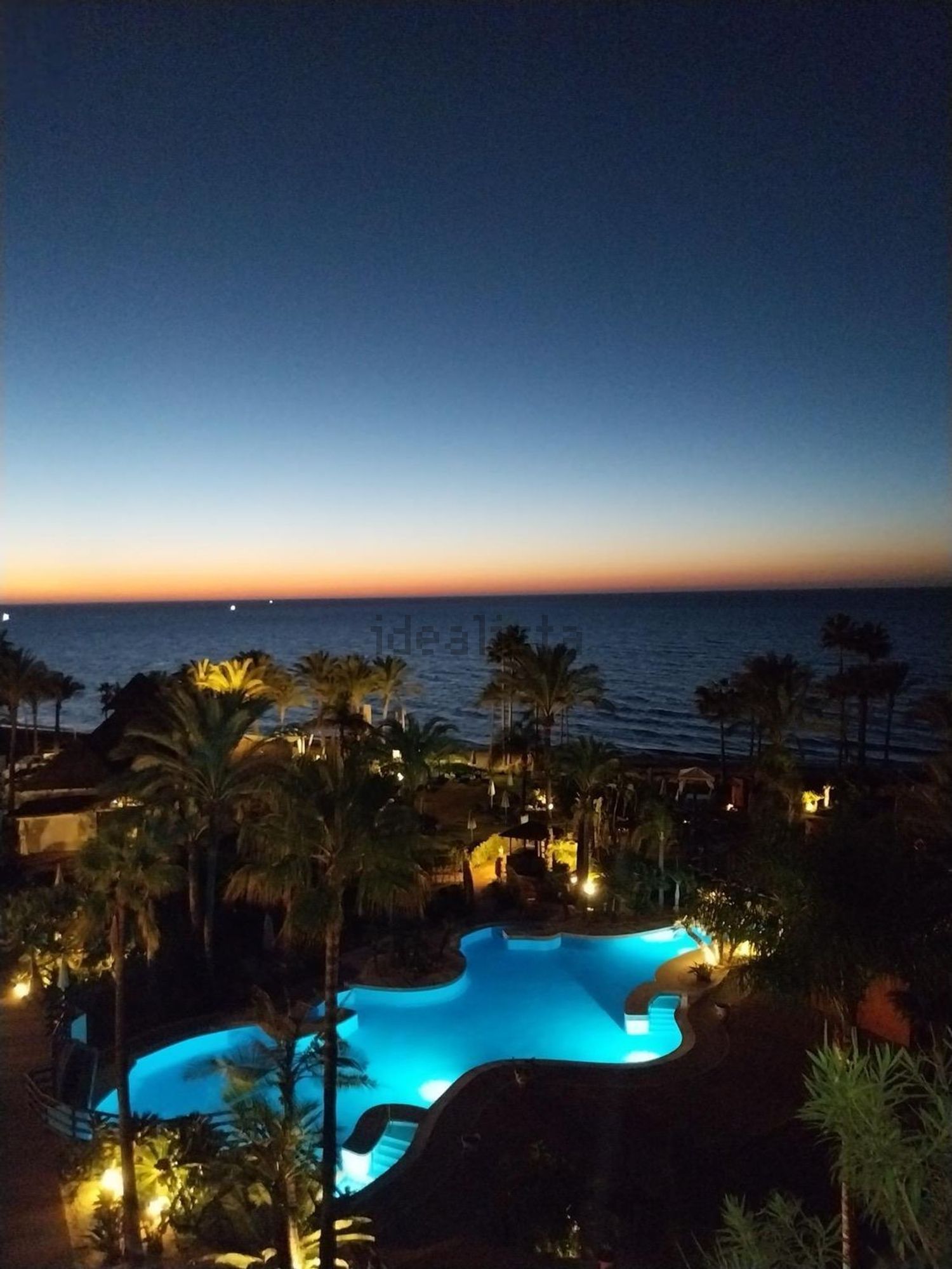 Beachfront flat in Estepona — Sea view