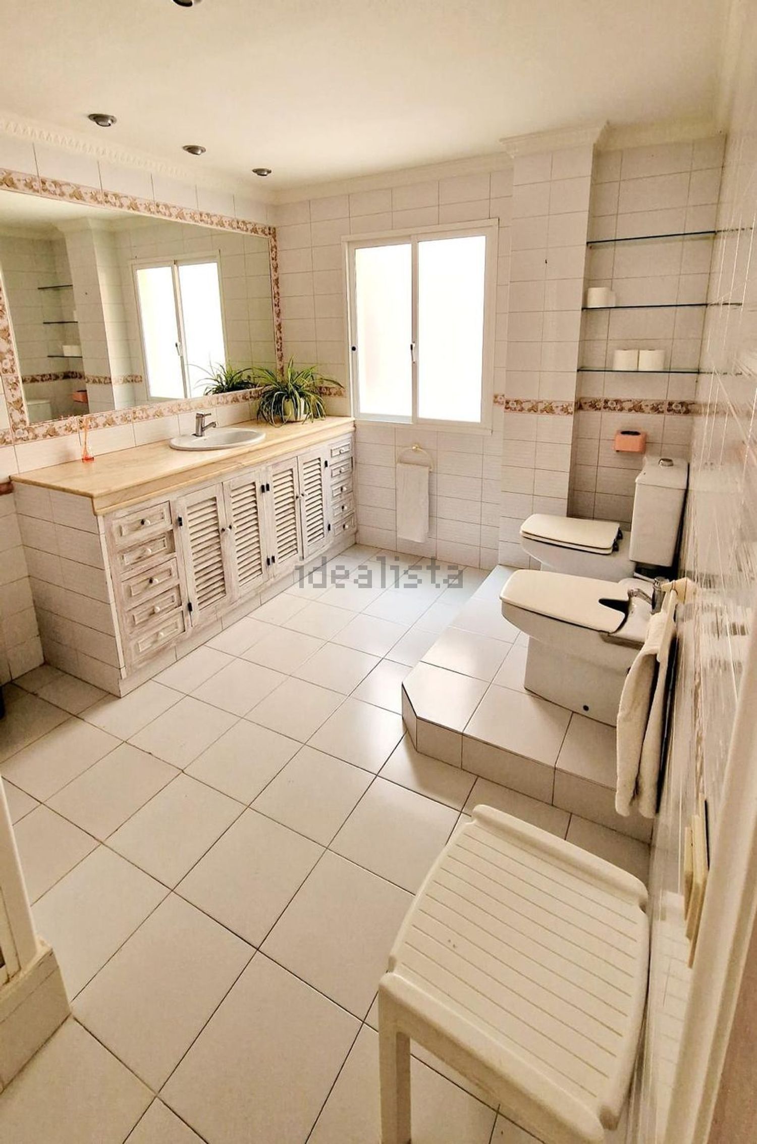 Beachfront flat in Estepona — Bathroom